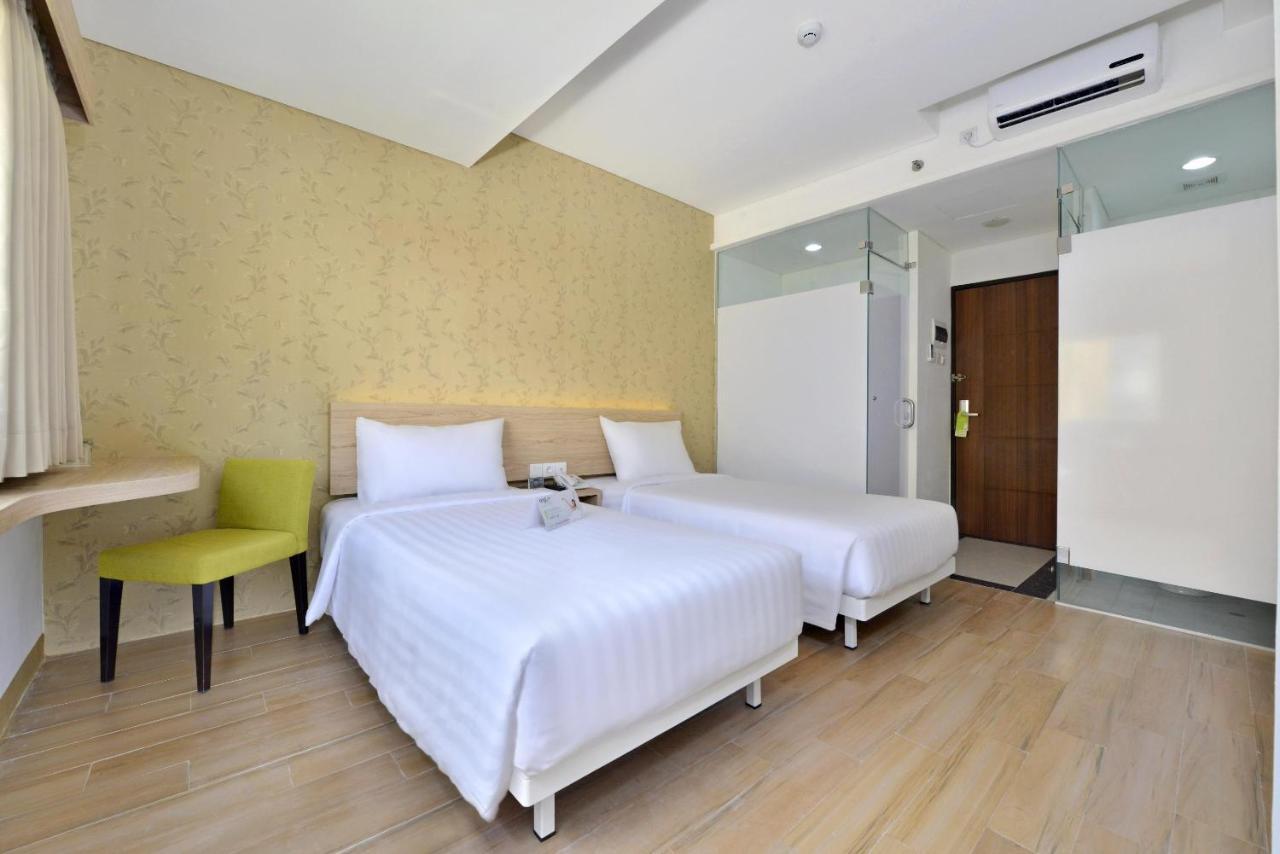 Whiz Hotel Falatehan Jakarta Buitenkant foto
