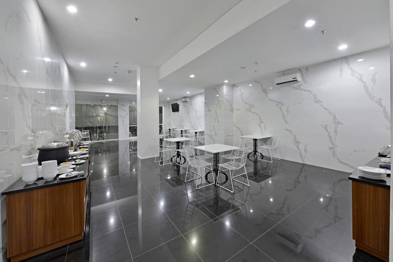 Whiz Hotel Falatehan Jakarta Buitenkant foto