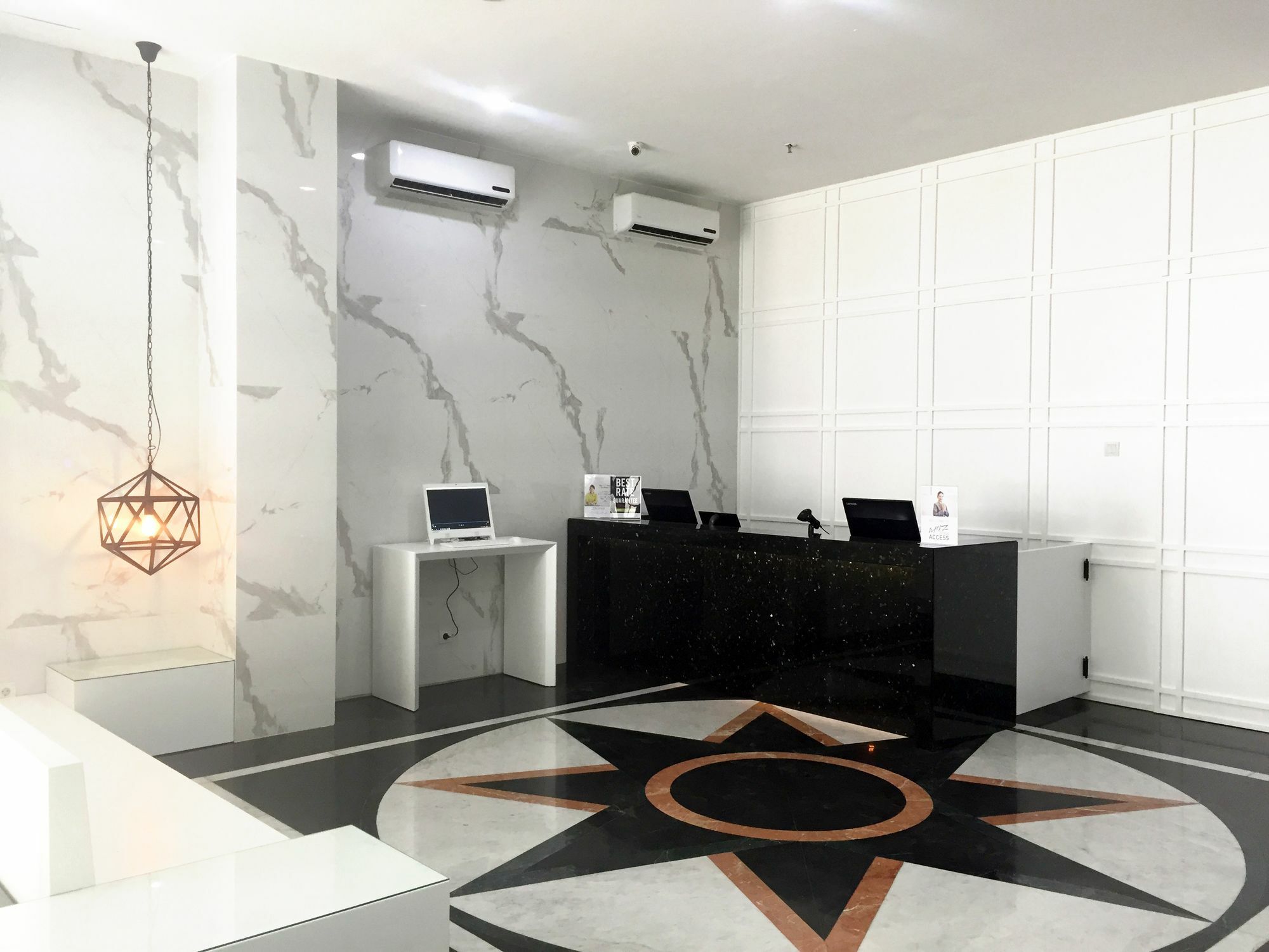 Whiz Hotel Falatehan Jakarta Buitenkant foto